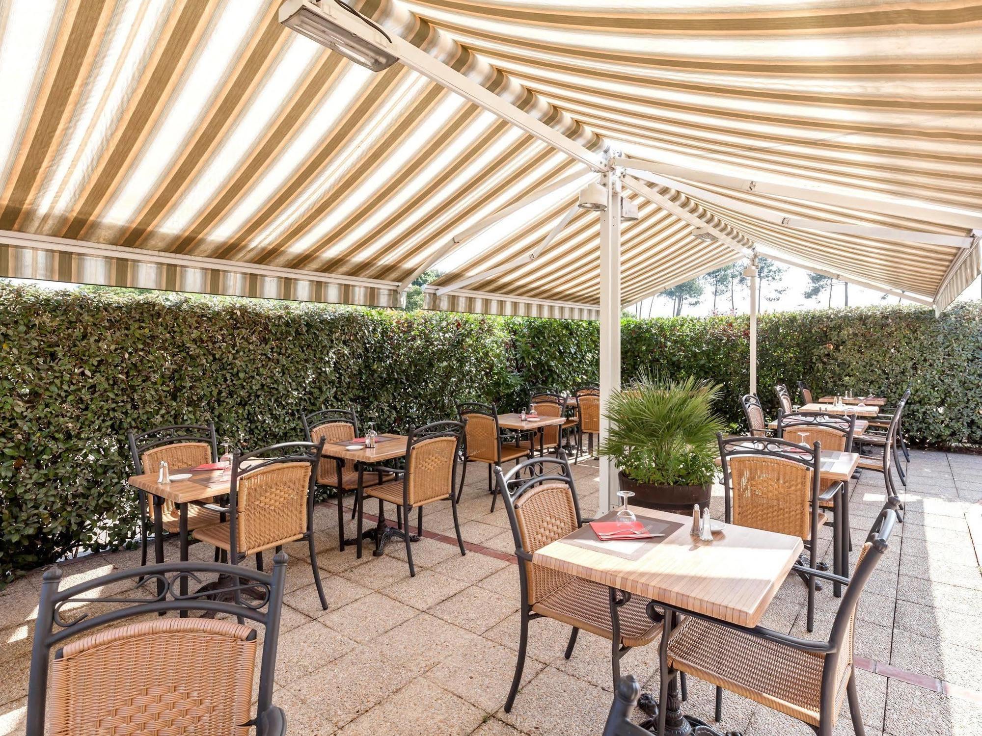 Logis Hotel Horus Restaurant Les Bruyeres Toulenne Exteriér fotografie
