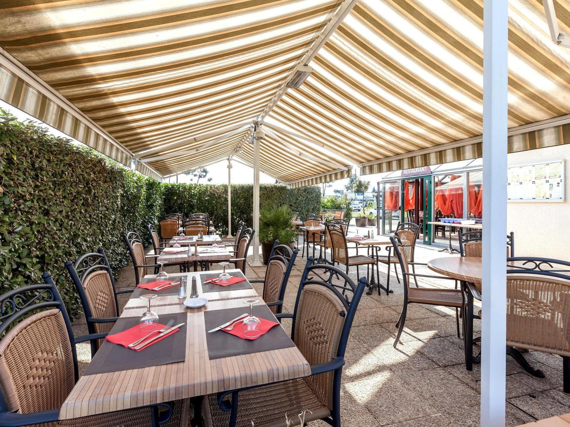 Logis Hotel Horus Restaurant Les Bruyeres Toulenne Exteriér fotografie