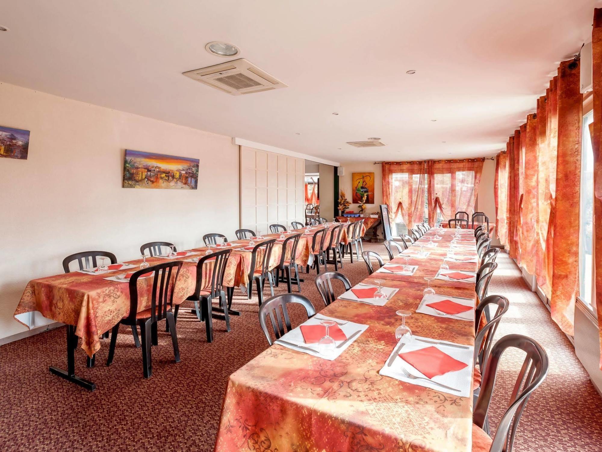 Logis Hotel Horus Restaurant Les Bruyeres Toulenne Exteriér fotografie