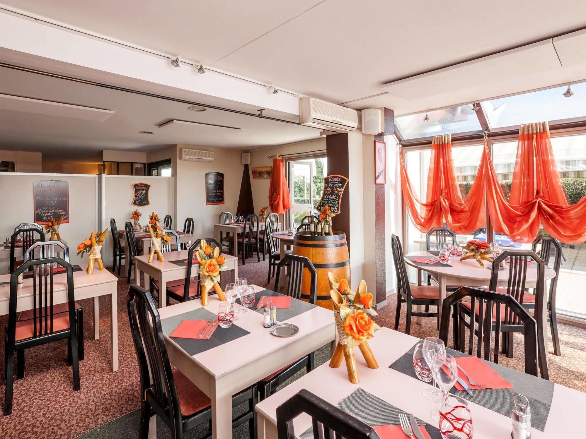 Logis Hotel Horus Restaurant Les Bruyeres Toulenne Exteriér fotografie