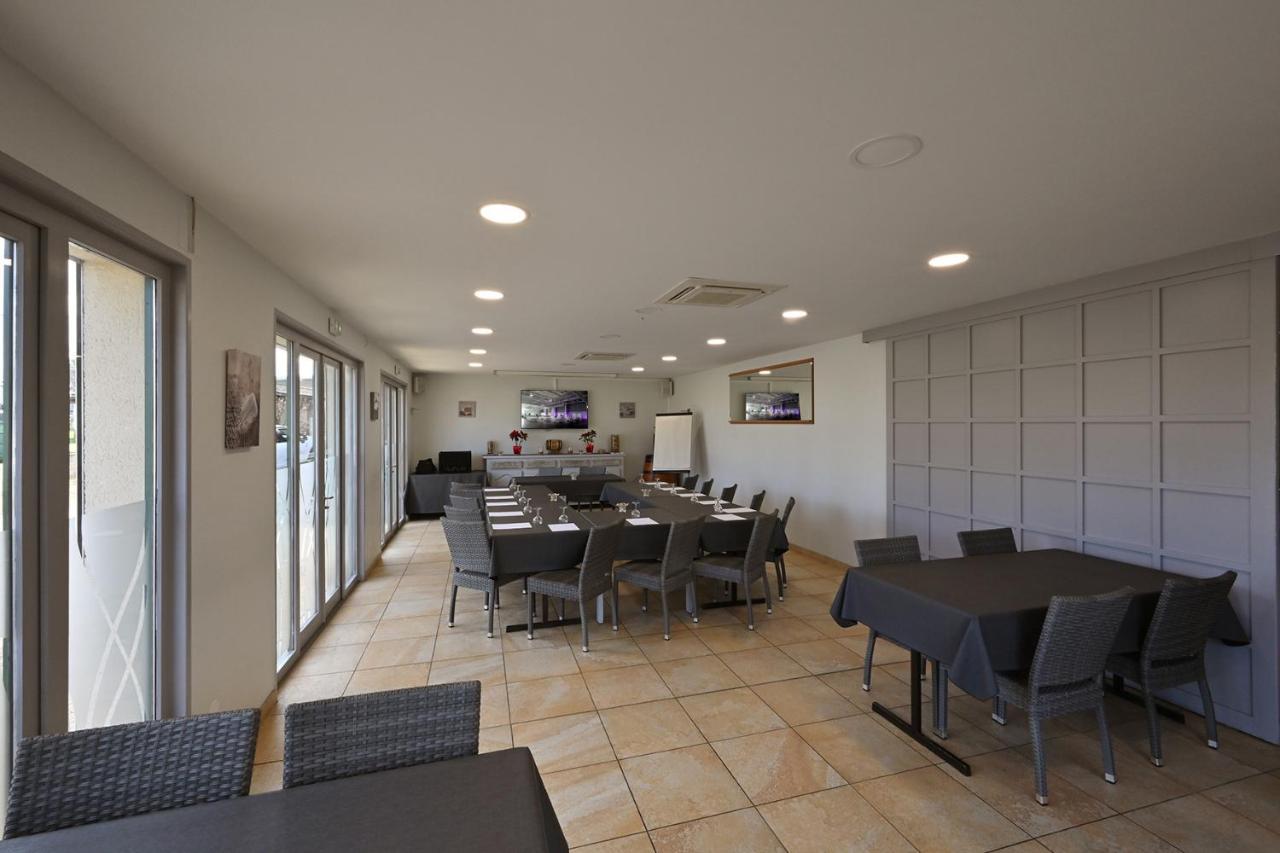 Logis Hotel Horus Restaurant Les Bruyeres Toulenne Exteriér fotografie